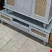   میز تلویزیون مدل حصیریجنس بدنه ملامینه و نما mdf ابعاد 140×35×45 دو کشو و یک درب بدون دستگیره مناسب تلویزیون تا 55 اینچدارای رنگبندی دارای لولای آرام بند.پایه های گلدونی